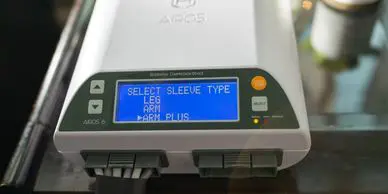 Display screen showing sleeve type selection on a device.